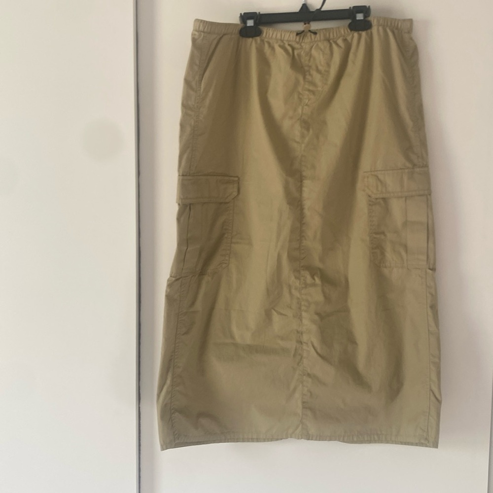 H&M cargo skirt, size M NWT